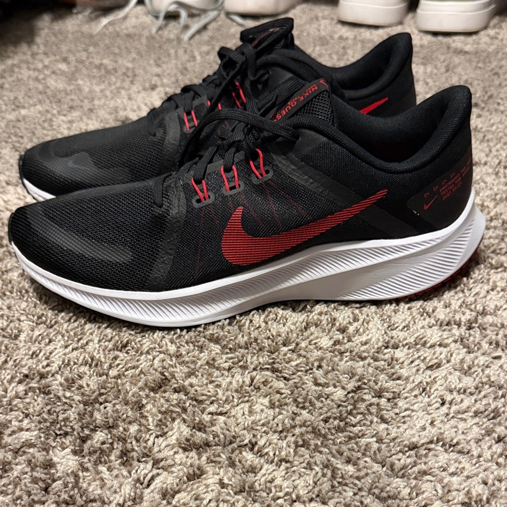 Nike Men's Black and Red Athletic Shoes